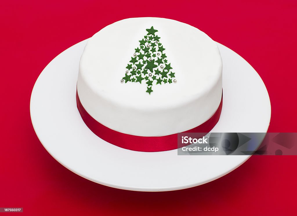 크리스마스 트리 케이크 빨간색 배경 - 로열티 프리 0명 스톡 사진