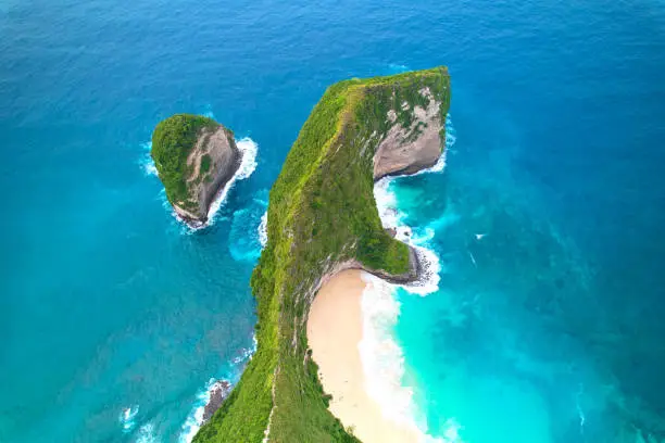 Photo of Cinematic aerial landscape shots of the beautiful island dinosaur of Nusa Penida. Huge cliffs by the shoreline and hidden dream beaches with clear water.