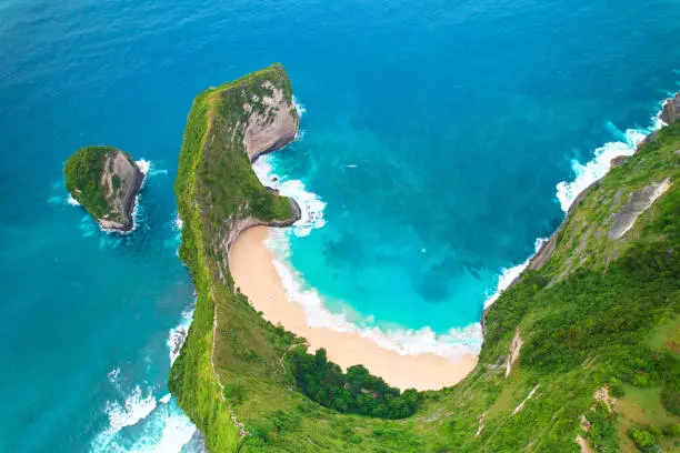 Photo of Cinematic aerial landscape shots of the beautiful island dinosaur of Nusa Penida. Huge cliffs by the shoreline and hidden dream beaches with clear water.