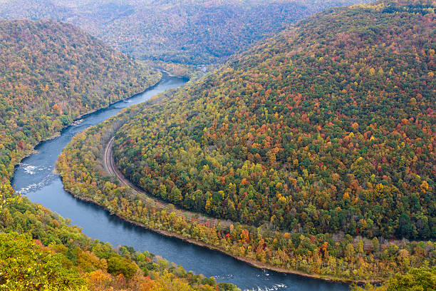 istock Autumn West Virginia Scenic View of Curving River 187554030
