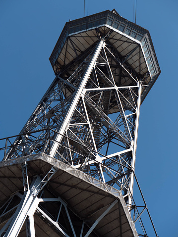 Turm der Seilbahn zum Montjuïc in Barcelona