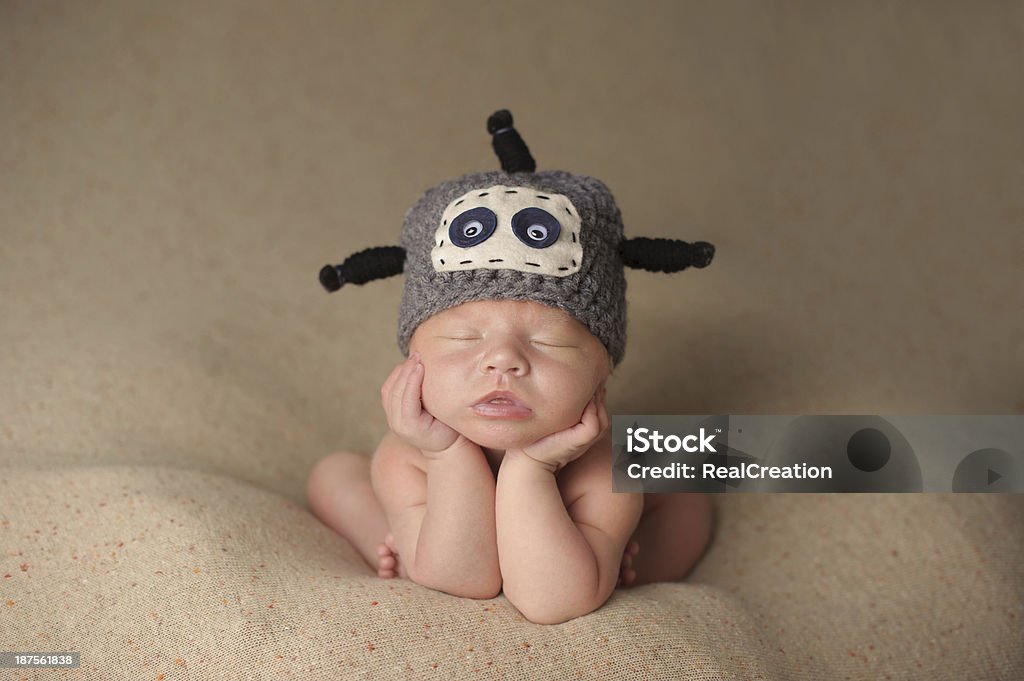 Menino recém-nascido dormindo - Foto de stock de Chapéu royalty-free