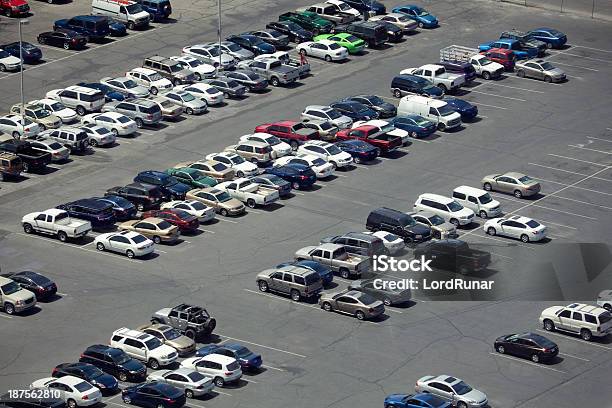 Foto de Estacionamento e mais fotos de stock de Estacionamento de carros - Estacionamento de carros, Carro, Supermercado