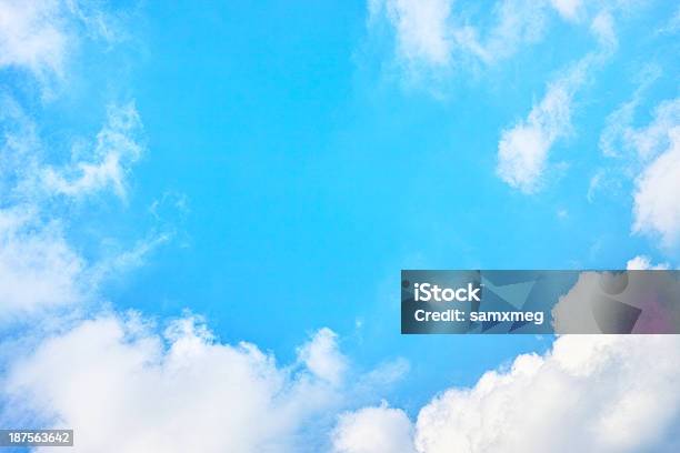Il Cloud - Fotografie stock e altre immagini di A bioccoli - A bioccoli, Allegro, Ambientazione esterna