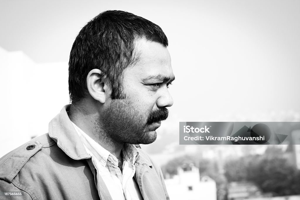 Noir et blanc Portrait d'un homme indien - Photo de 30-34 ans libre de droits