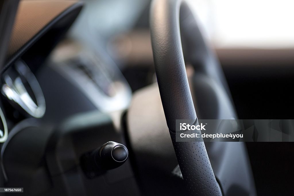 Carro ou Van volante - Foto de stock de Fundo preto royalty-free
