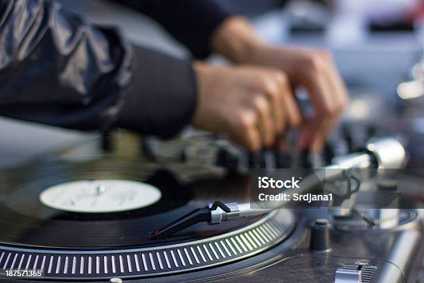 Dj - Fotografias de stock e mais imagens de Círculo - Círculo, DJ, Noite