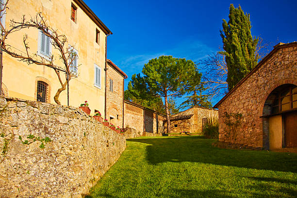 istock Farmstead in Tuscany. 187573842