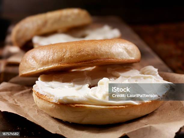 Bagel Und Frischkäse Stockfoto und mehr Bilder von Bagel - Bagel, Sahne, Käse