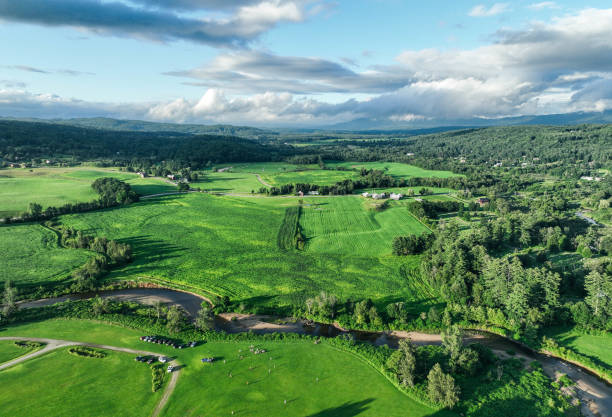 aerial view of the town of stowe in the summer - town rural scene road new england imagens e fotografias de stock