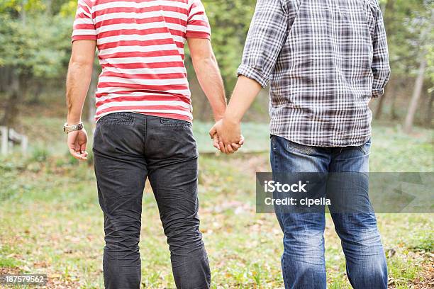 Gay Paare Stockfoto und mehr Bilder von Männer - Männer, Natur, Paar - Partnerschaft