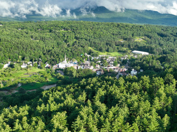 aerial view of the town of stowe in the summer - town rural scene road new england imagens e fotografias de stock