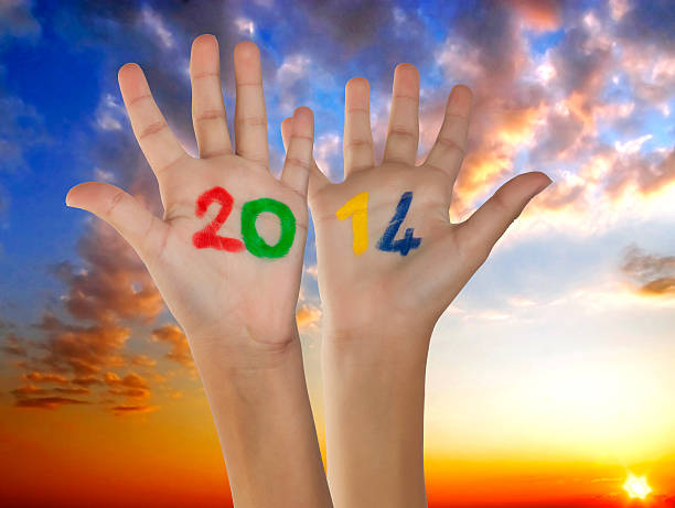 новый год 2014 на ладони - copy space road sign sky above стоковые фото и изображения