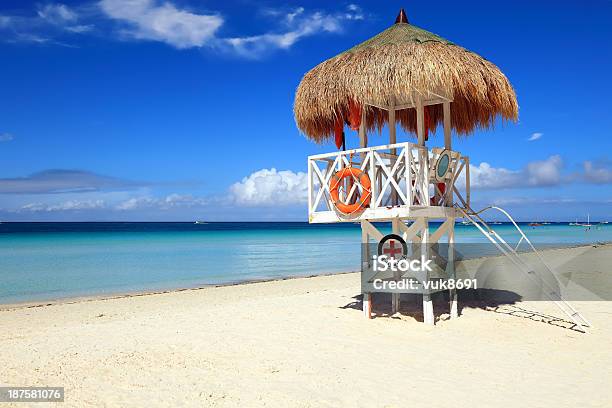 Foto de Cabana De Salvavidas e mais fotos de stock de Posto Salva-vidas - Posto Salva-vidas, Acenar, Acidentes e desastres