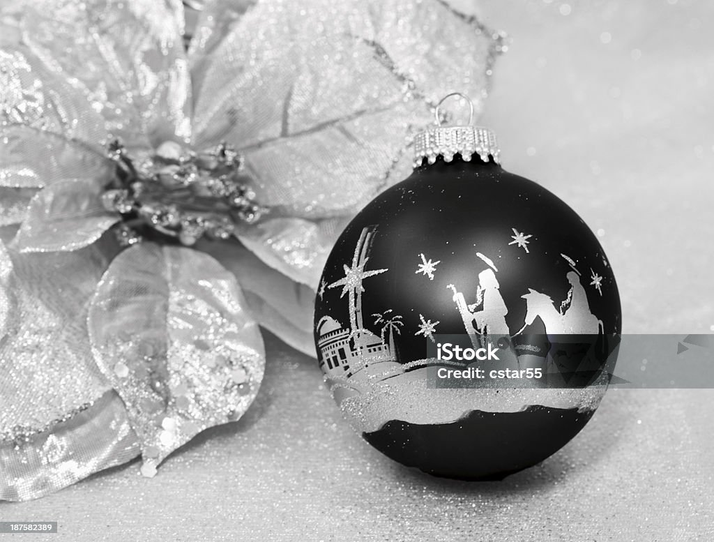 Negro y plata natividad Ornament - Foto de stock de Adorno de navidad libre de derechos
