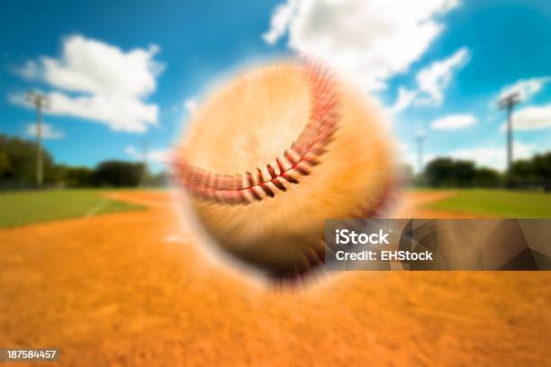 Movimento Desfocado No Campo De Basebol - Fotografias de stock e mais imagens de Campo de Basebol - Campo de Basebol, Movimento Desfocado, Ao Ar Livre