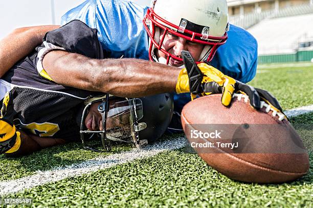 Touchdown Stockfoto und mehr Bilder von Football - Spielball - Football - Spielball, Amerikanischer Football, Sekundarstufe