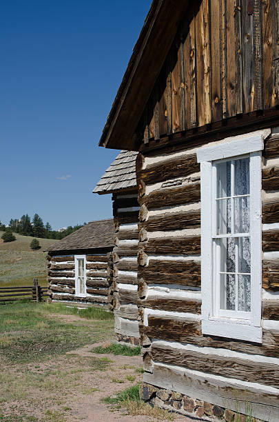 istock Old Log Cabin Windows and Lace Curtains 187585527