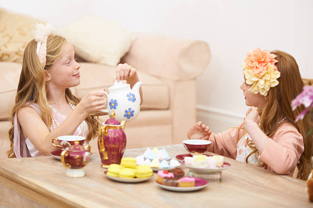 tea party diversión - tea party little girls teapot child fotografías e imágenes de stock