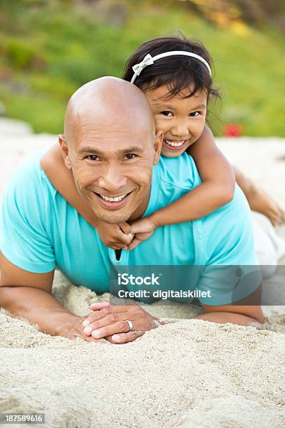 Pai E Filha - Fotografias de stock e mais imagens de Gente comum - Gente comum, Pais, Adolescência
