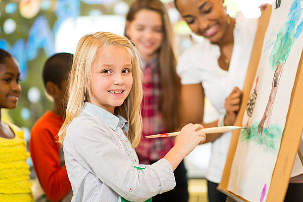 istock Children at Art Center 187593500