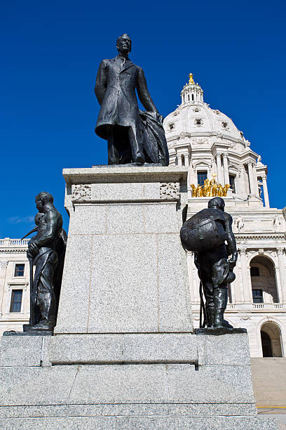 istock Capitol Building in St. Paul, MN 187594934
