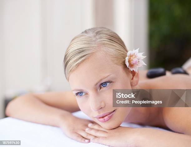 Luxuriöse Komfort Stockfoto und mehr Bilder von Blondes Haar - Blondes Haar, Junge Frauen, Alternative Medizin
