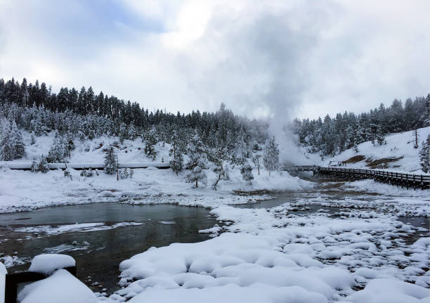Mammoth Hot Springs in Winter in Yellowstone National Park, Wyoming Montana. Northwest. Yellowstone is a winter wonderland. Geothermal Mammoth Hot Springs in Winter in Yellowstone National Park, Wyoming Montana. Northwest. Yellowstone is a winter wonderland, to watch the wildlife and natural landscape. Geothermal mud volcano yellowstone stock pictures, royalty-free photos & images