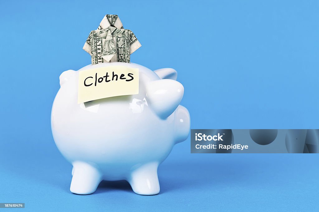 Moda roupas ventilador objectivos economizar dinheiro em pequenos origami-CAMISA - Foto de stock de Cofre de porquinho royalty-free