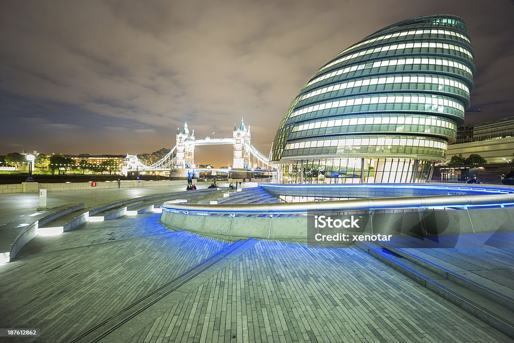 London Bridge e town hall al crepuscolo - Foto stock royalty-free di Affari