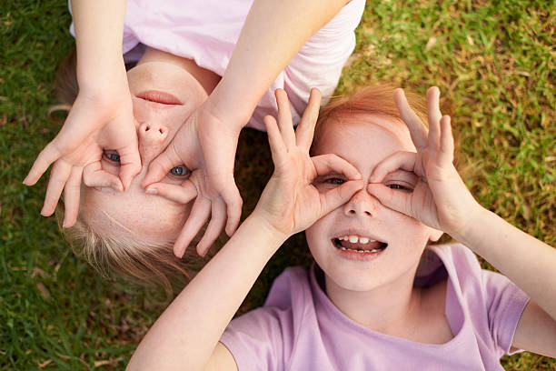 当ホテルでは、を参照してください。 - preschooler portrait family outdoors ストックフォトと画像