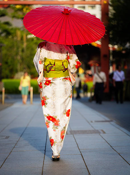 東京で日本の女性 - parasol umbrella asian ethnicity asian culture ストックフォトと画像