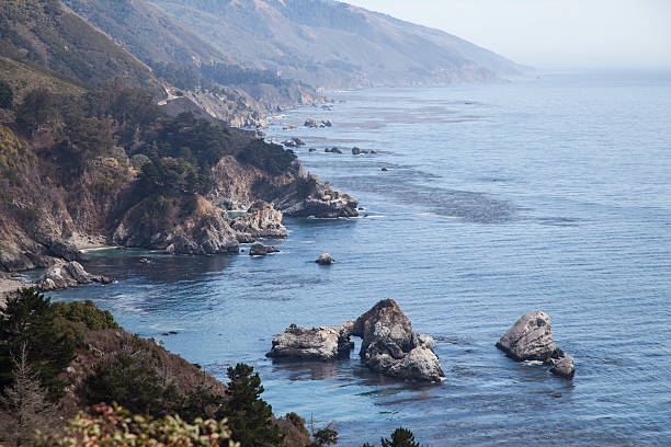istock Cliff overlooking Big Sur, California 187617127