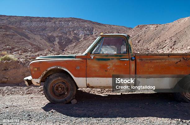 Verlassenen Auto Stockfoto und mehr Bilder von Agrarbetrieb - Agrarbetrieb, Alt, Altertümlich