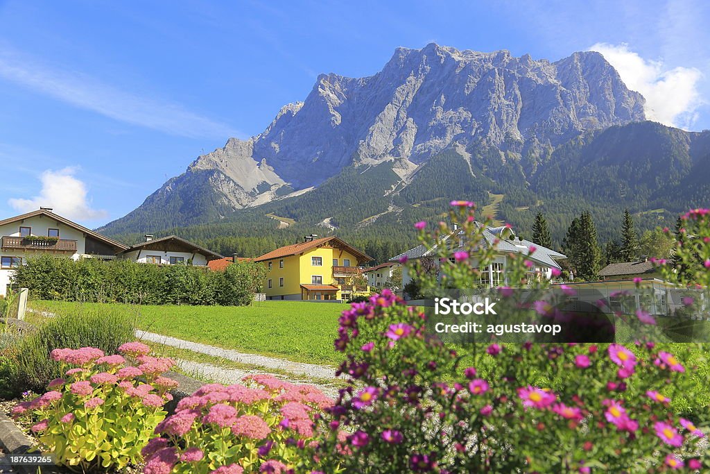 Zugspitze-Vista desde Ehrwald - Foto de stock de Ehrwald libre de derechos