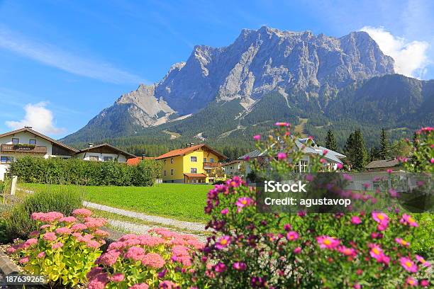 Photo libre de droit de Zugspitzevue Depuis Ehrwald banque d'images et plus d'images libres de droit de Ehrwald - Ehrwald, Été, Chalet de montagne