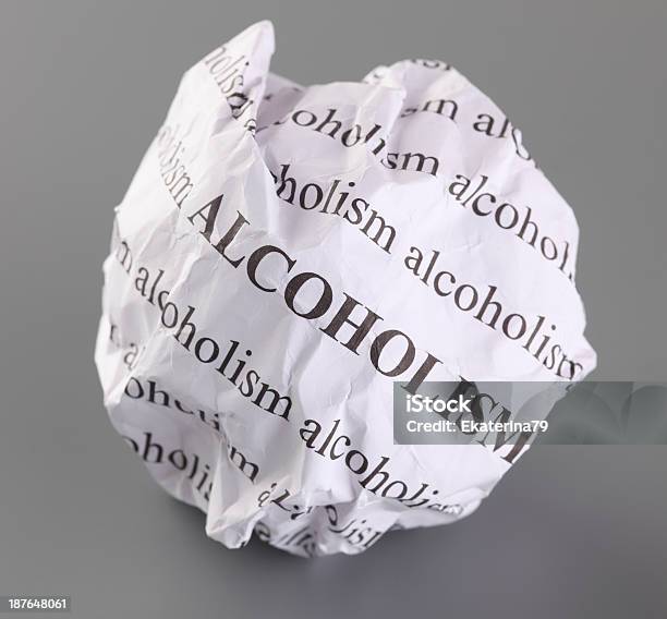 Haltestelle Alkoholismus Stockfoto und mehr Bilder von Alkoholisches Getränk - Alkoholisches Getränk, Alkoholismus, Betrunken