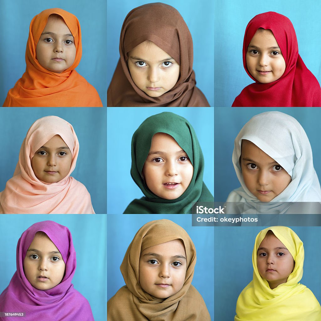 Jeune fille musulmane avec des écharpes de couleur.  XXL - Photo de Adulte libre de droits