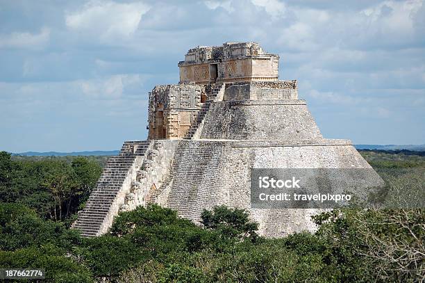 Uxmal 피라미드형 마법사의 있는 유카탄 반도 멕시코 메리다-유카탄에 대한 스톡 사진 및 기타 이미지 - 메리다-유카탄, 욱스말, 멕시코