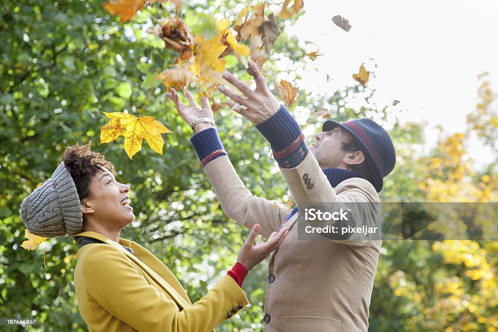 행복함 커플입니다 - 로열티 프리 가을 단풍 스톡 사진