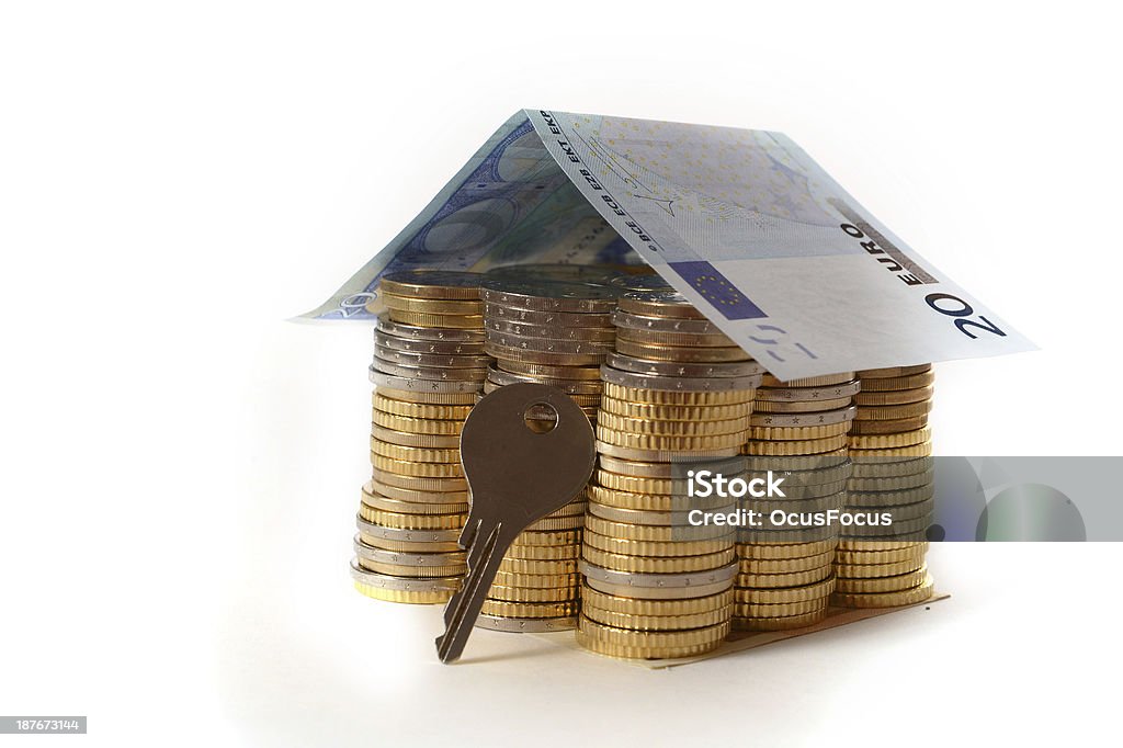 Euro-Münzen Haufen Haus mit banknote Dach und Schlüssel - Lizenzfrei Bankkonto Stock-Foto