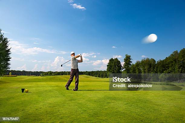 Foto de Uma Imagem De Um Jogador De Golfe Masculino e mais fotos de stock de Golfe - Golfe, Homens, Golfista