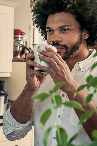 istock Young kinfolk male drinking from the mug - XXVII 187676010