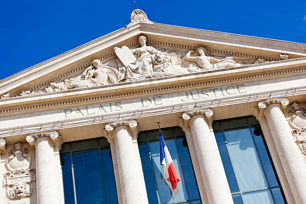 palais de justice de la cour à nice - bas relief photos et images de collection