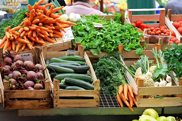 野菜市場 - beet vegetable box crate ストックフォトと画像