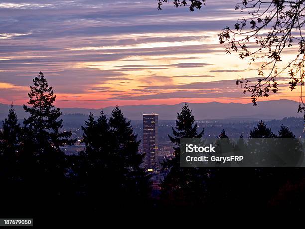 Portland Oregon Grattacieli Alba Cielo Da Giardino Giapponese - Fotografie stock e altre immagini di Aurora