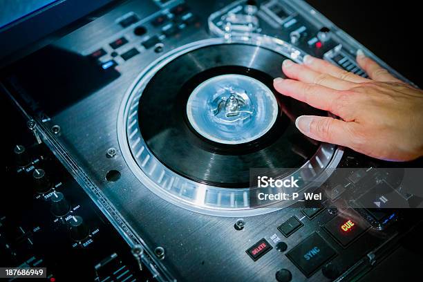 Dj Mikser Scratch - zdjęcia stockowe i więcej obrazów DJ - DJ, DJ radiowy, Drapać się