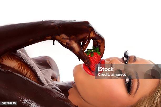Belleza De Chocolate Foto de stock y más banco de imágenes de Cubrir - Cubrir, Cuerpo humano, Golosina
