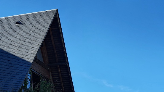 Triangular-shaped nedro roof in front of a cloudless blue sky