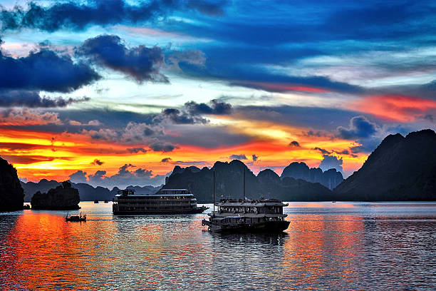 istock Sunset in Hallong Bay 187698655